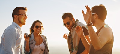 社区举办线上竞猜活动赢取奖品的宣传图